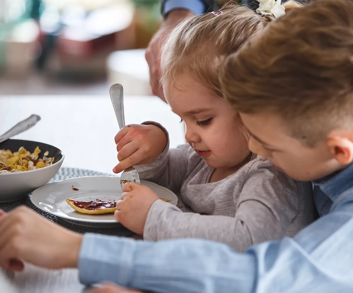 Neonati, bambini e adolescenti