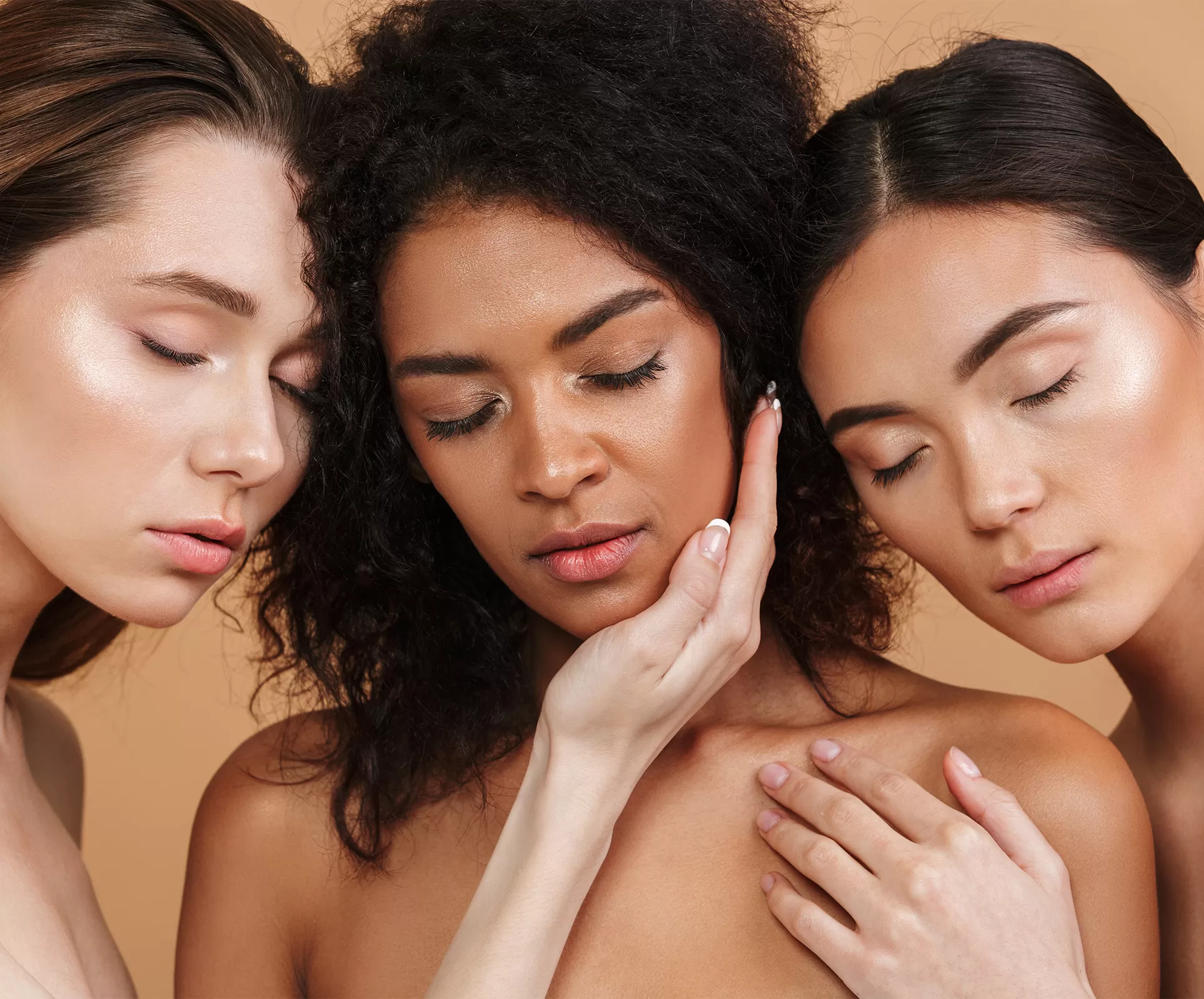 Donne che cercano la salute della pelle